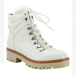 MARC FISHER-MALLIE LACE-UP ROUND TOE ANKLE BOOTS